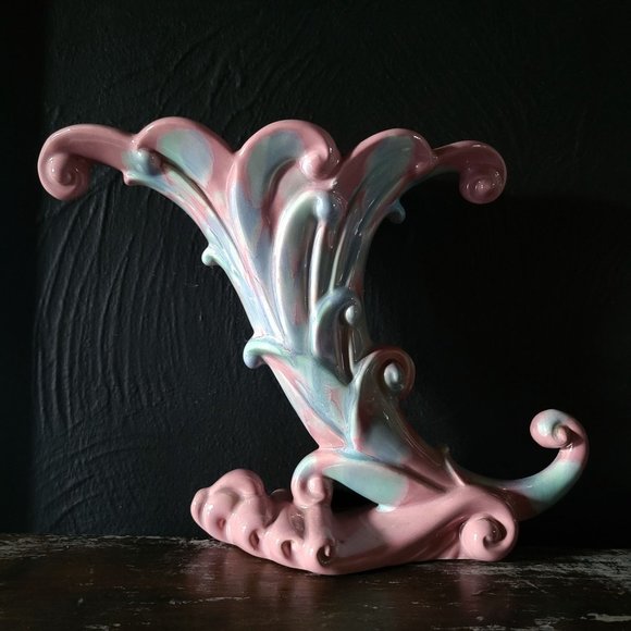 Vintage Royal Haeger Vase, MCM Cornucopia, Pink and Blue Royal Haeger - Picture 3 of 9
